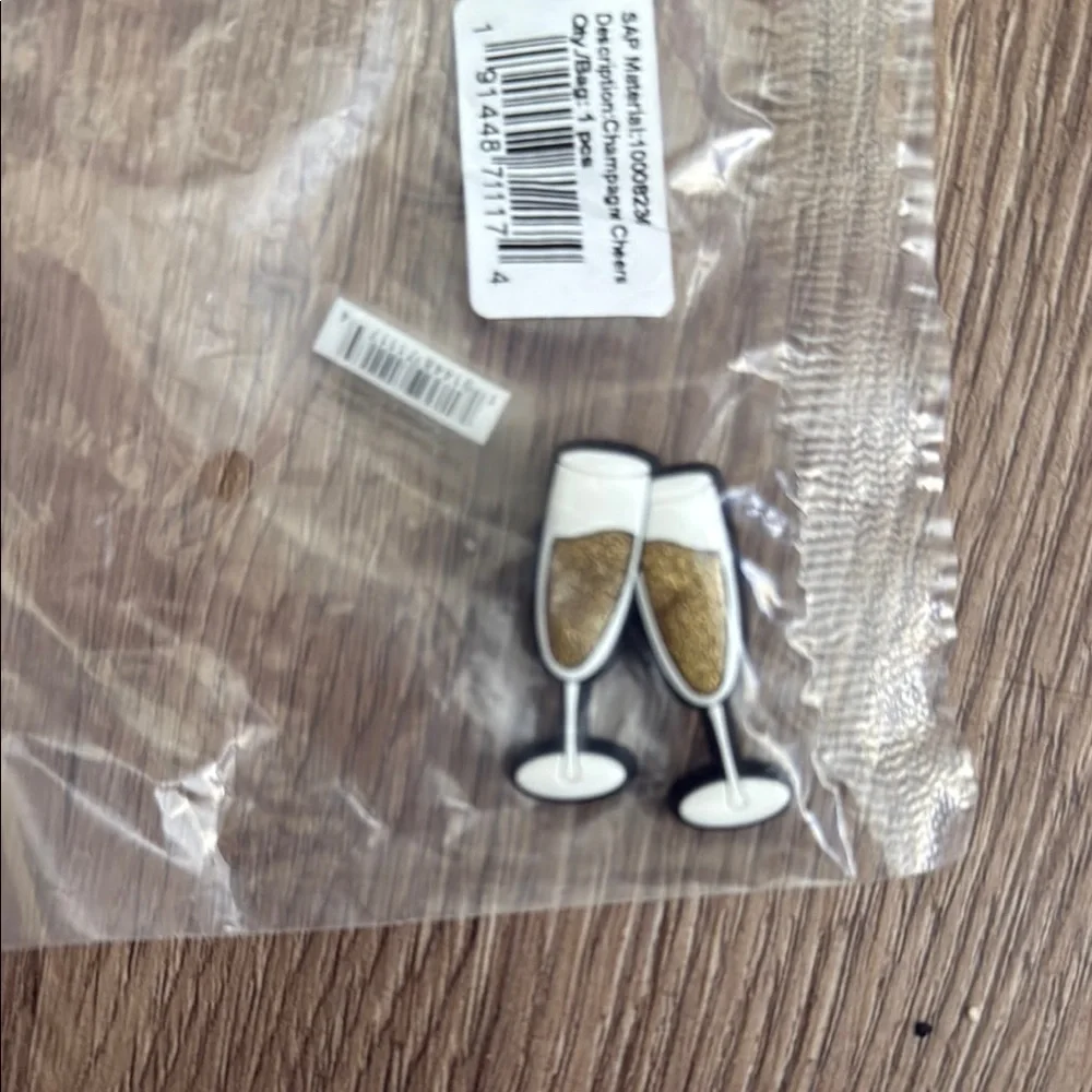 🎀20 for $15🎀 Crocs Champagne toast Charm